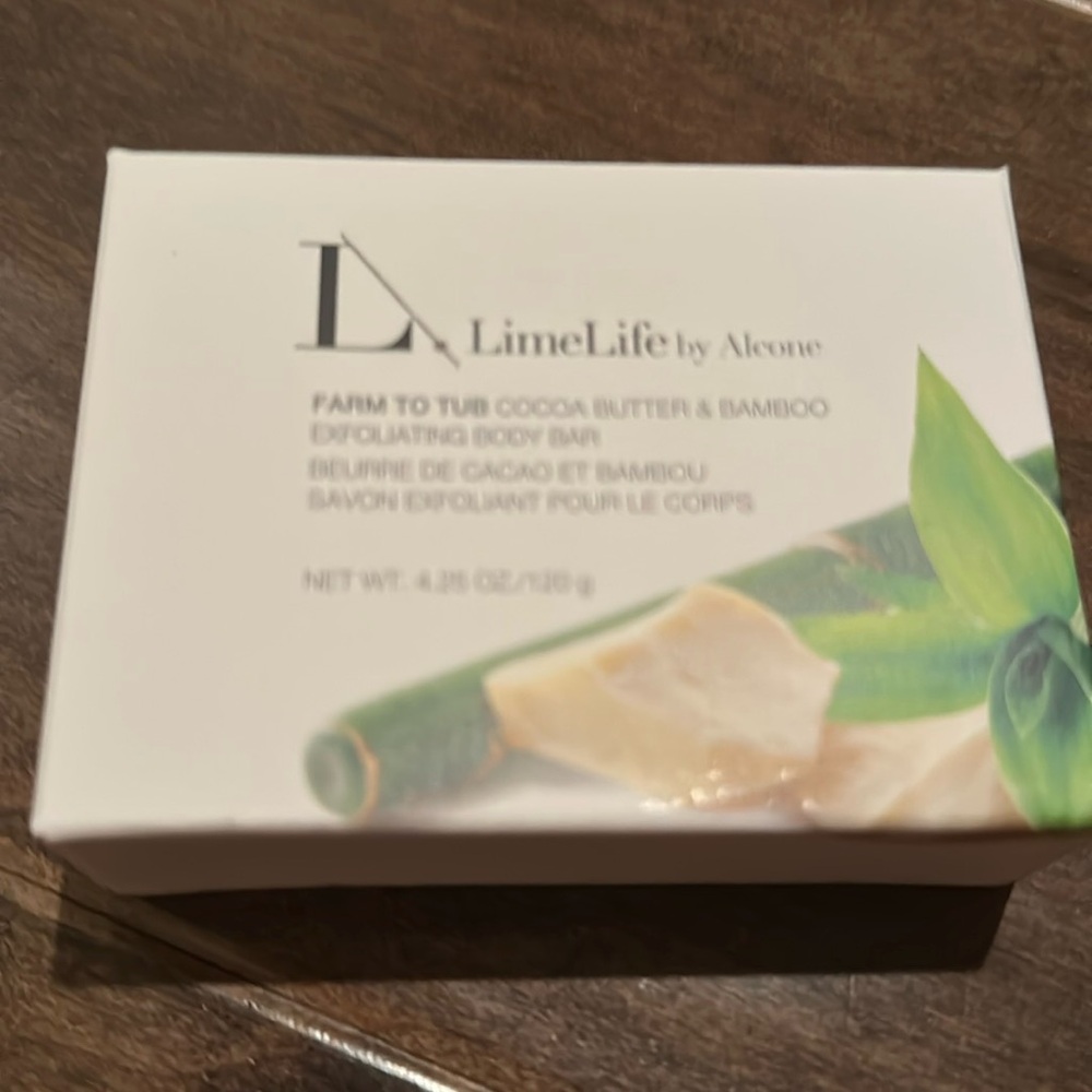 LimeLife Farm to Tub Cocoa Butter and Bamboo Exfoliating Body Bar - Picture 2 of 2